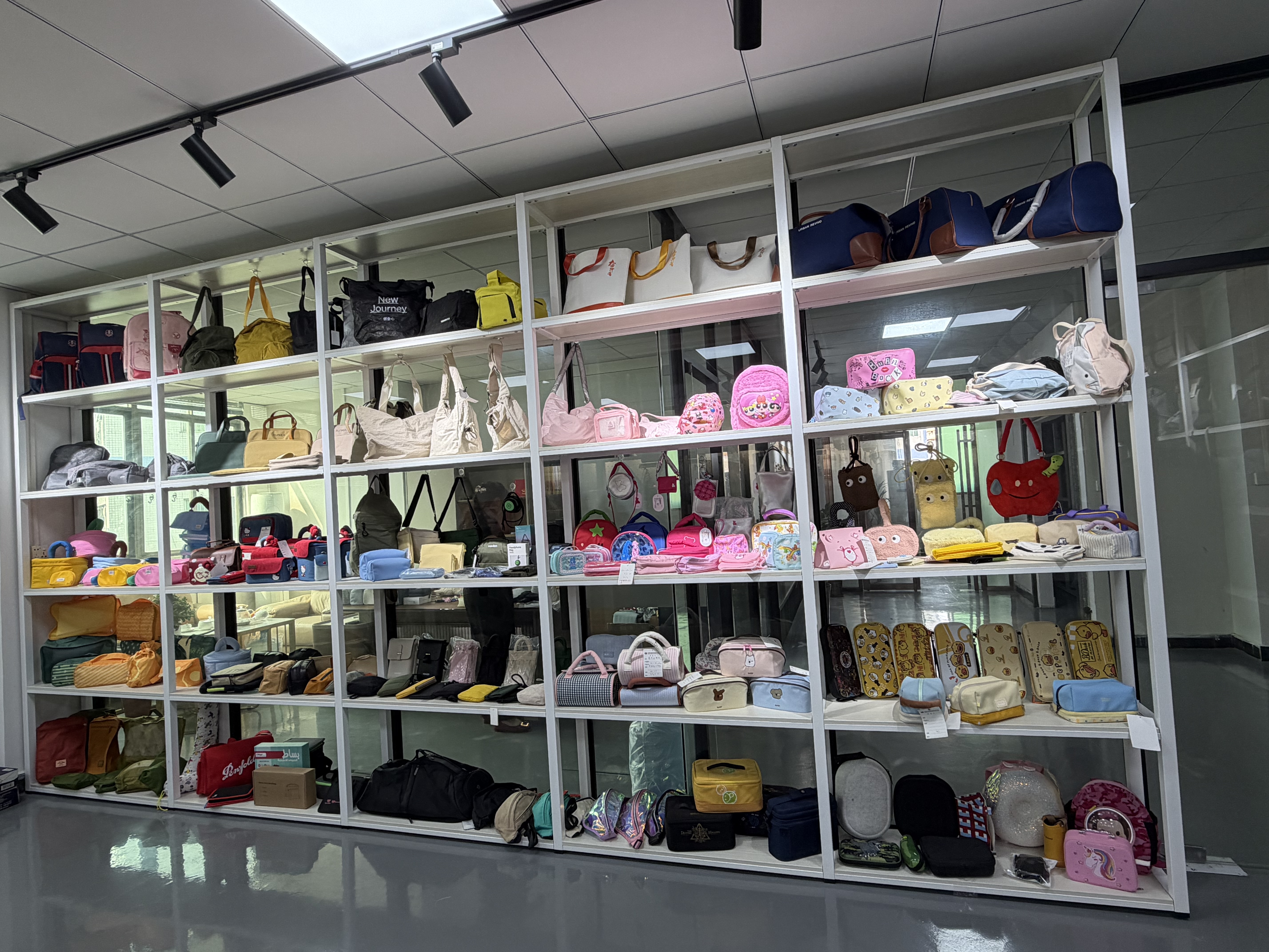 The Ultimate B2B Guide to Custom Bag Manufacturing: From Design to Mass Production